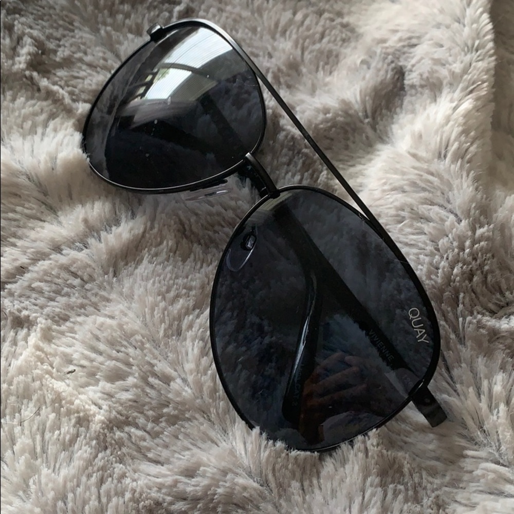 Quay Vivienne aviator sunglasses. Never worn.